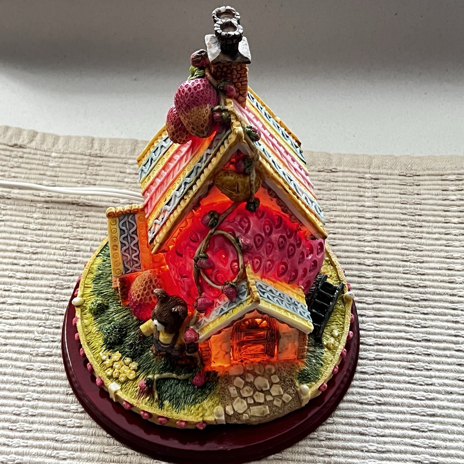 1994 Resin Night Light Teddy Bear’s Strawberry House Cottage | Works