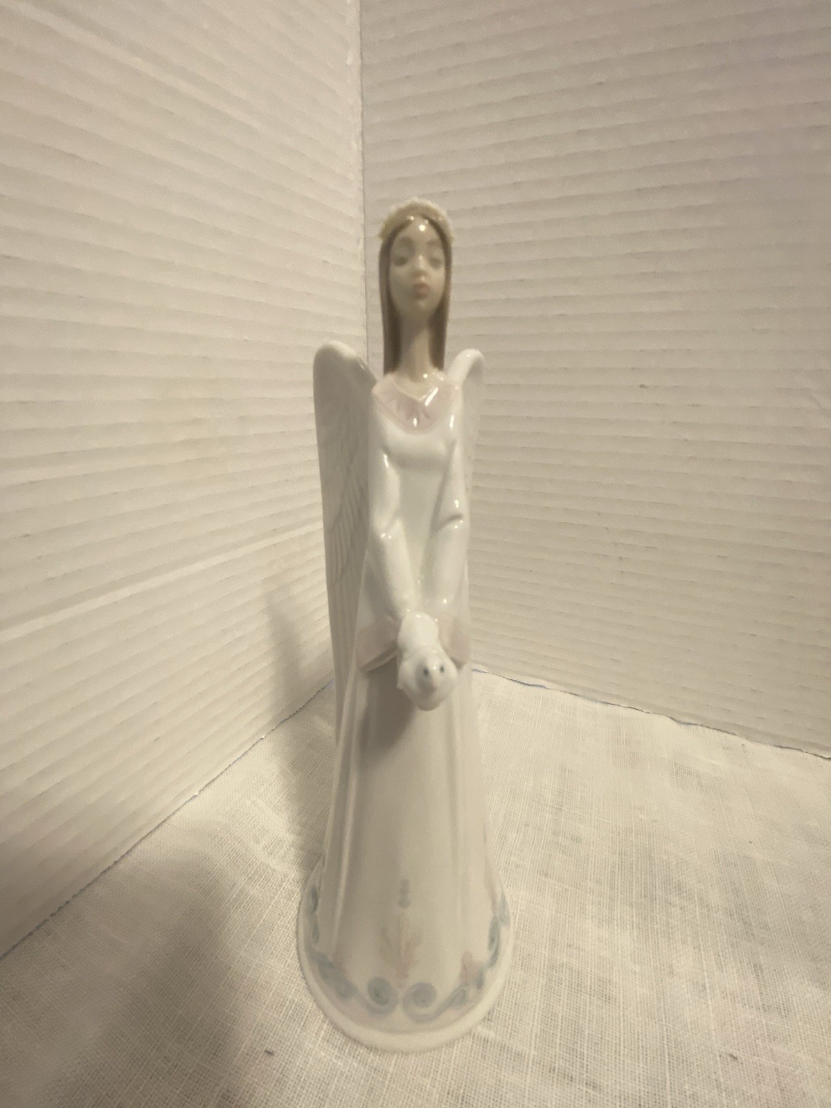 Beautiful Lladro Porcelain Angel With Dove 7.5 In Bell Figurine