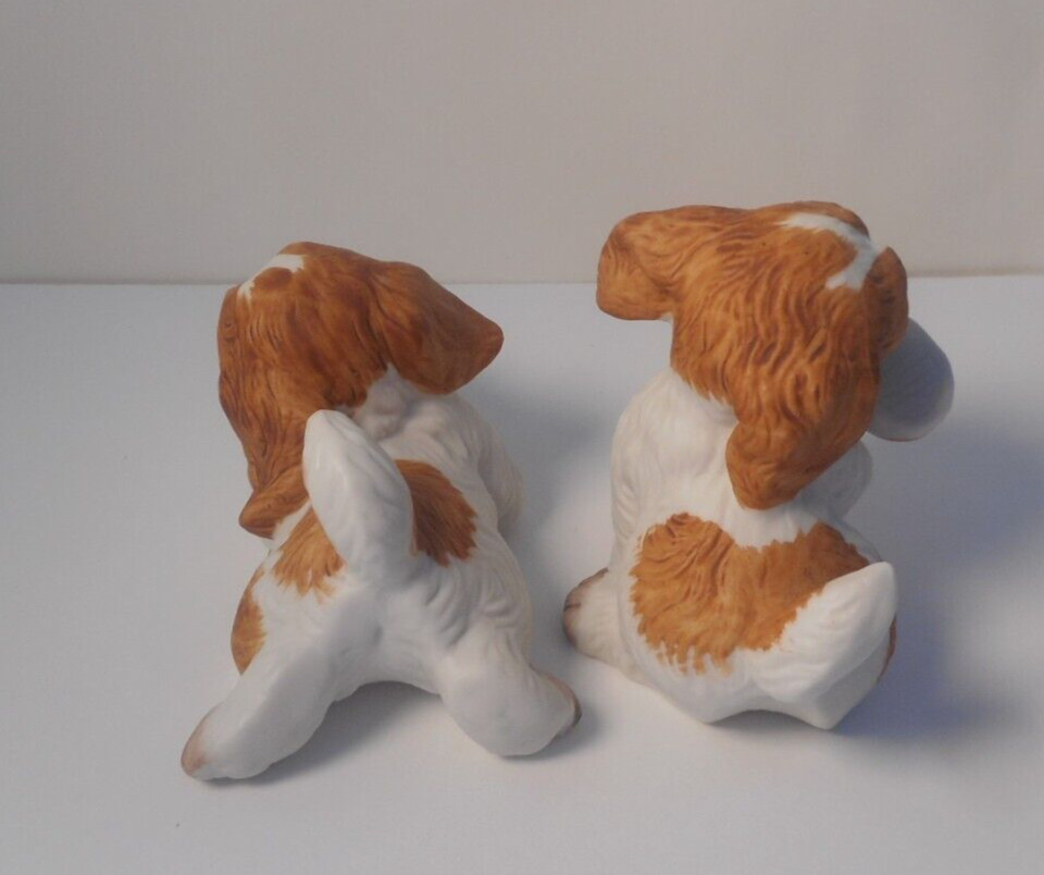 Two Vintage HOMCO Porcelain Cocker Spaniel Puppies w/ Shoes Figurine #1405
