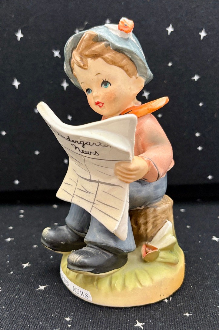 Vintage Erich Stauffer “Kindergarten News” Figurine #8588 6″ 1950’s