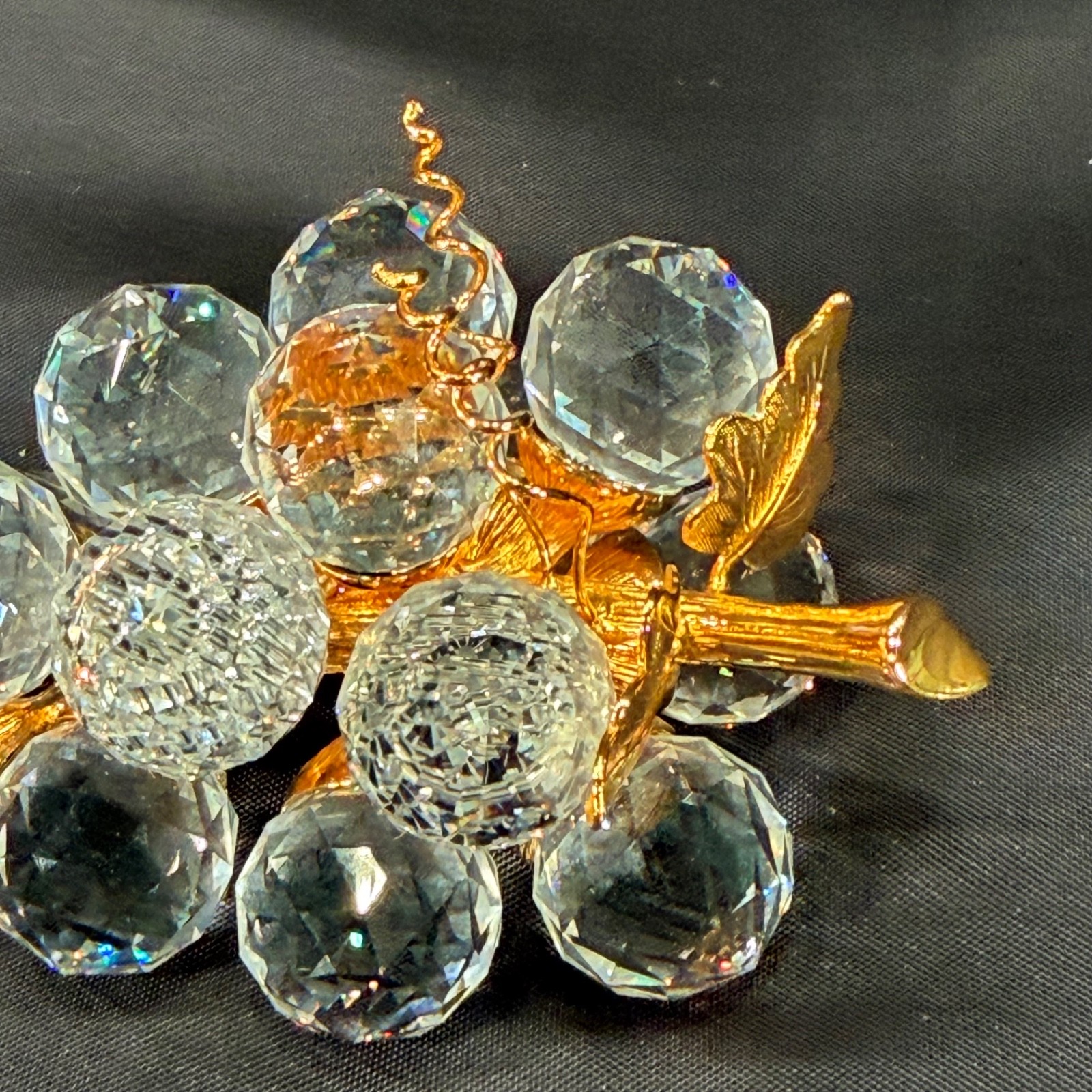 Swarovski Crystal 15 Grape Cluster w/Gold Leaves Sparkling Fruit Beautiful!!