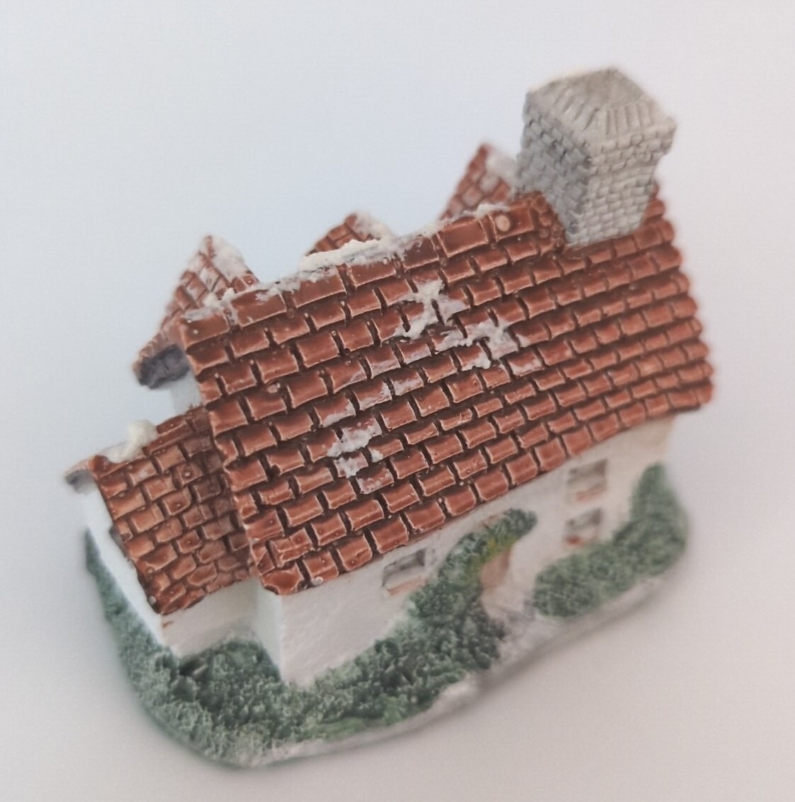 Vintage 1987 Museum Collection Winter Tudor Hall Cottage BH04 Cornwall House