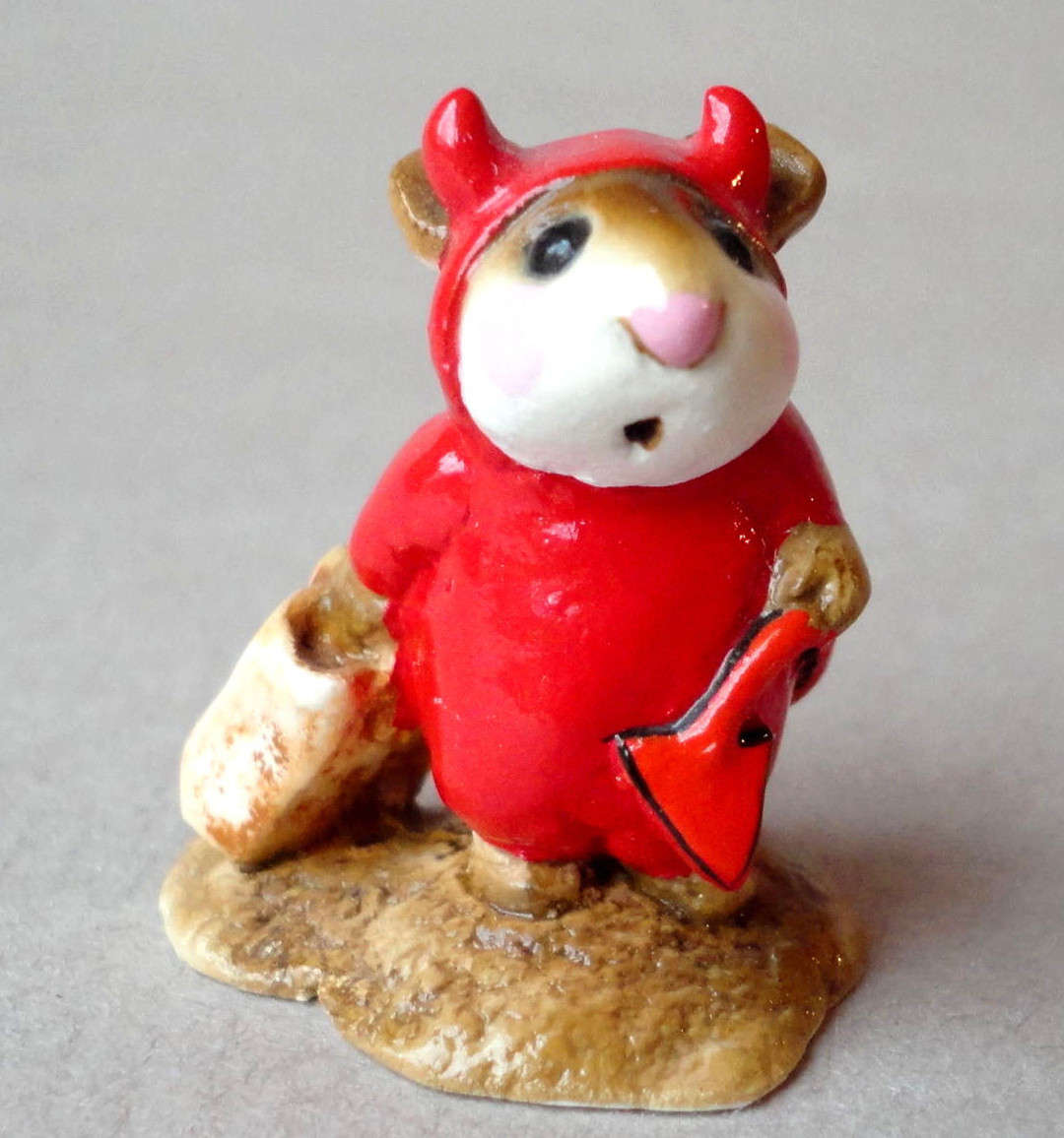 Wee Forest Folk Mouse Figurine 1.25in Little Devil 1981 Red Halloween Costume