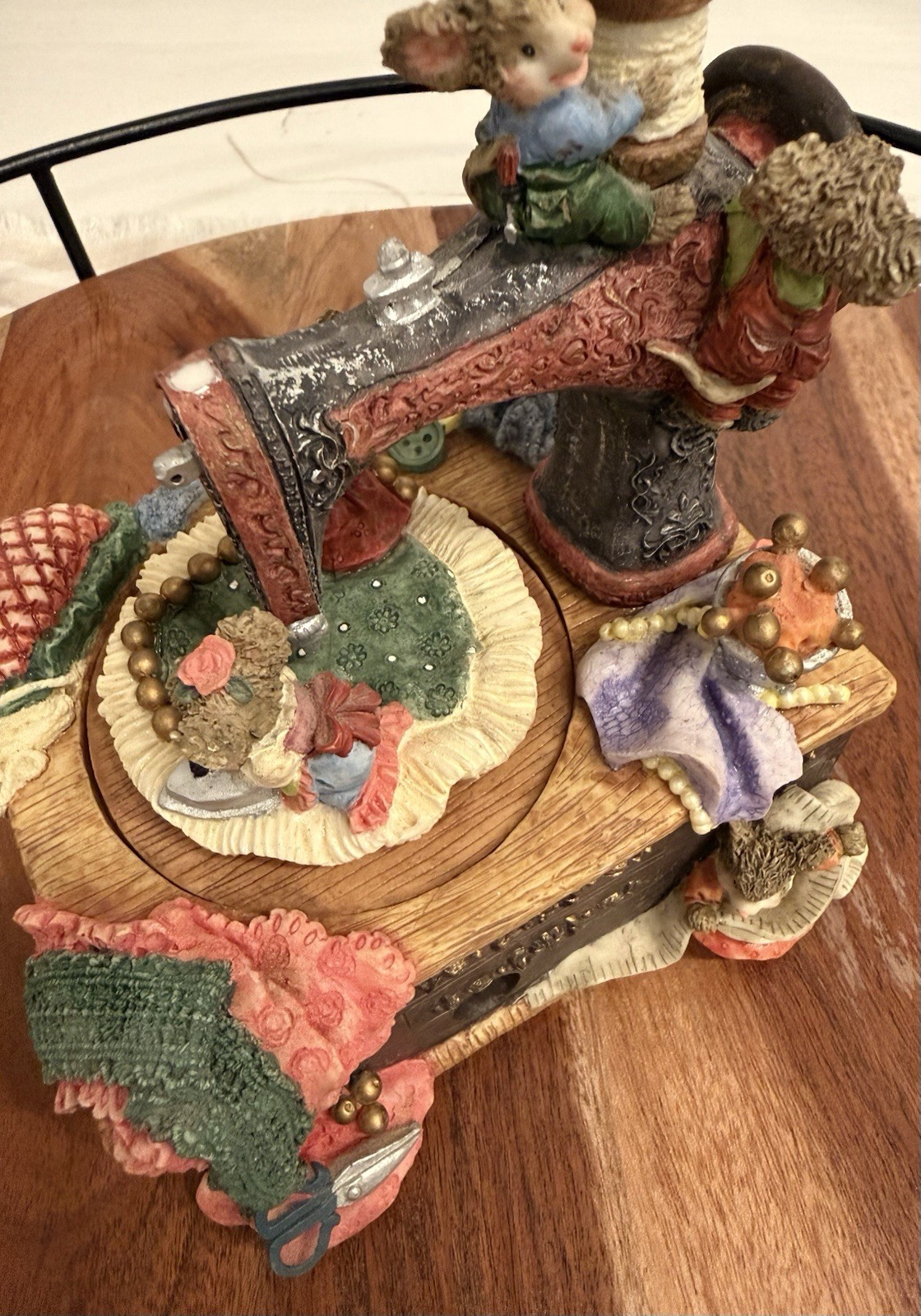 San Francisco Music Box Company Animated Sewing Machine Music Box Collectible