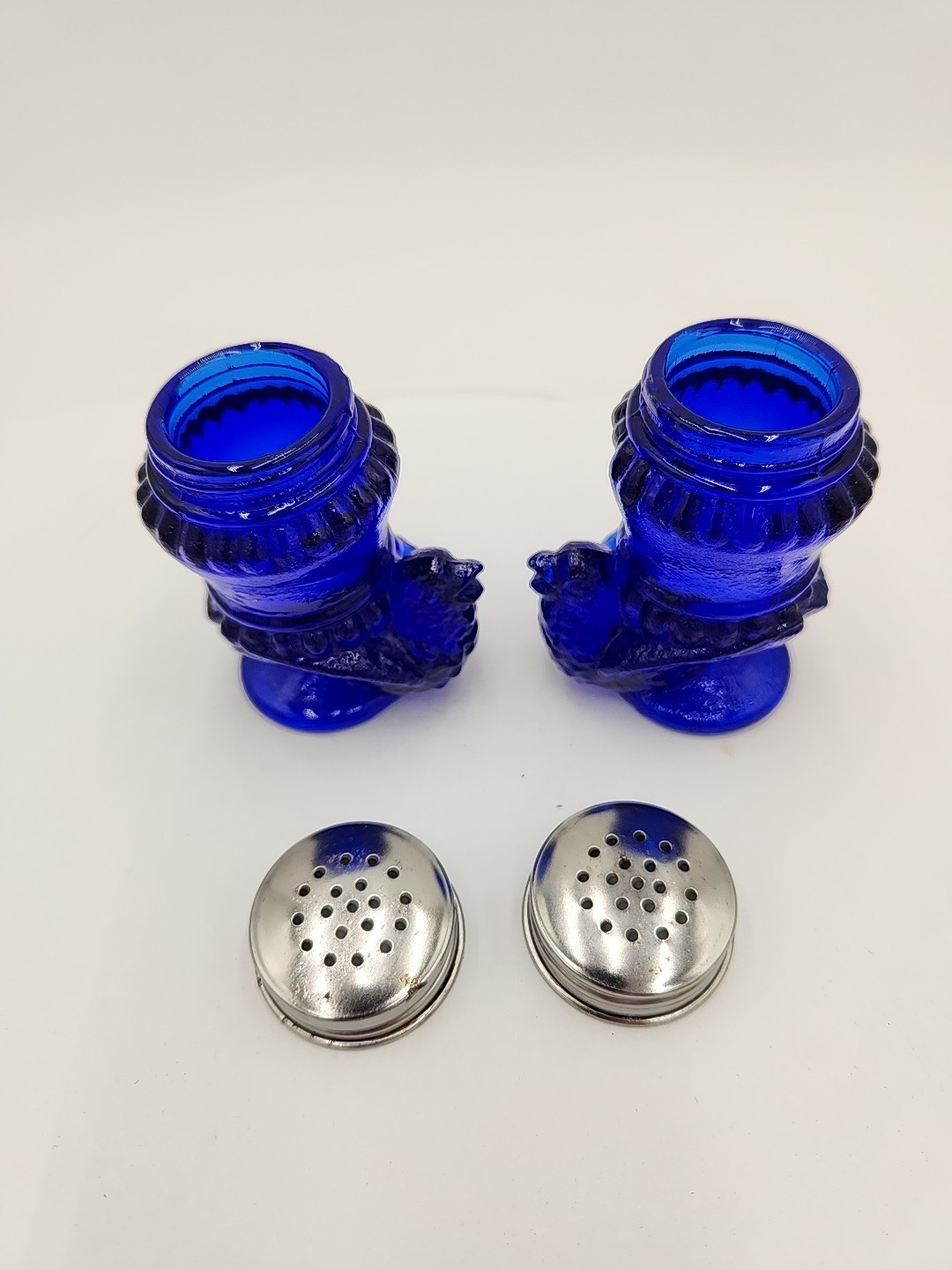 Degenhart Glass Cobalt Blue Glass Bird Salt & Pepper Shakers Silvertone Top 3″