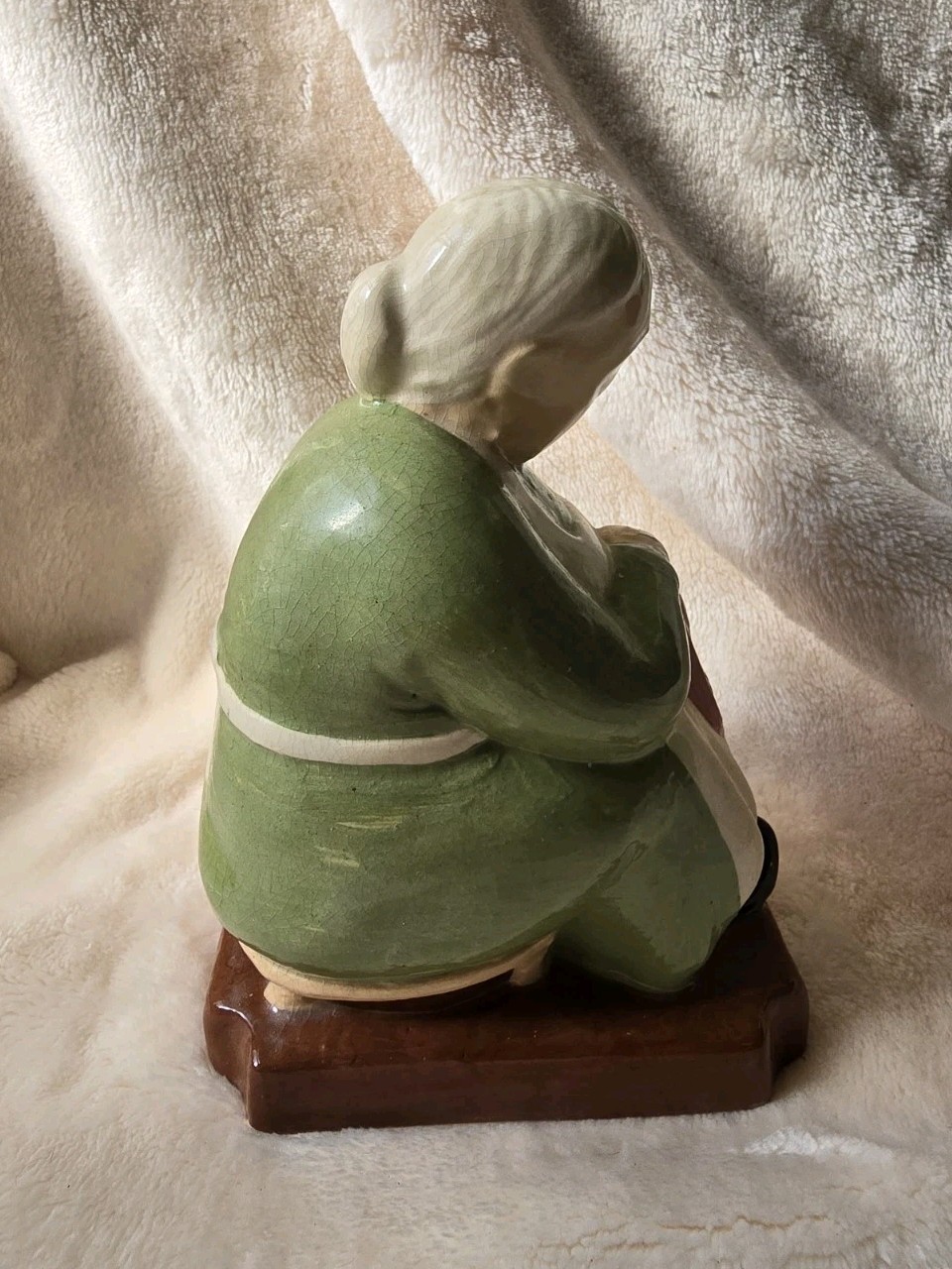 Vintage Marti Hollywood 5” Grey Grandma Ceramic Sculpture Figure Sews Pink 1950s