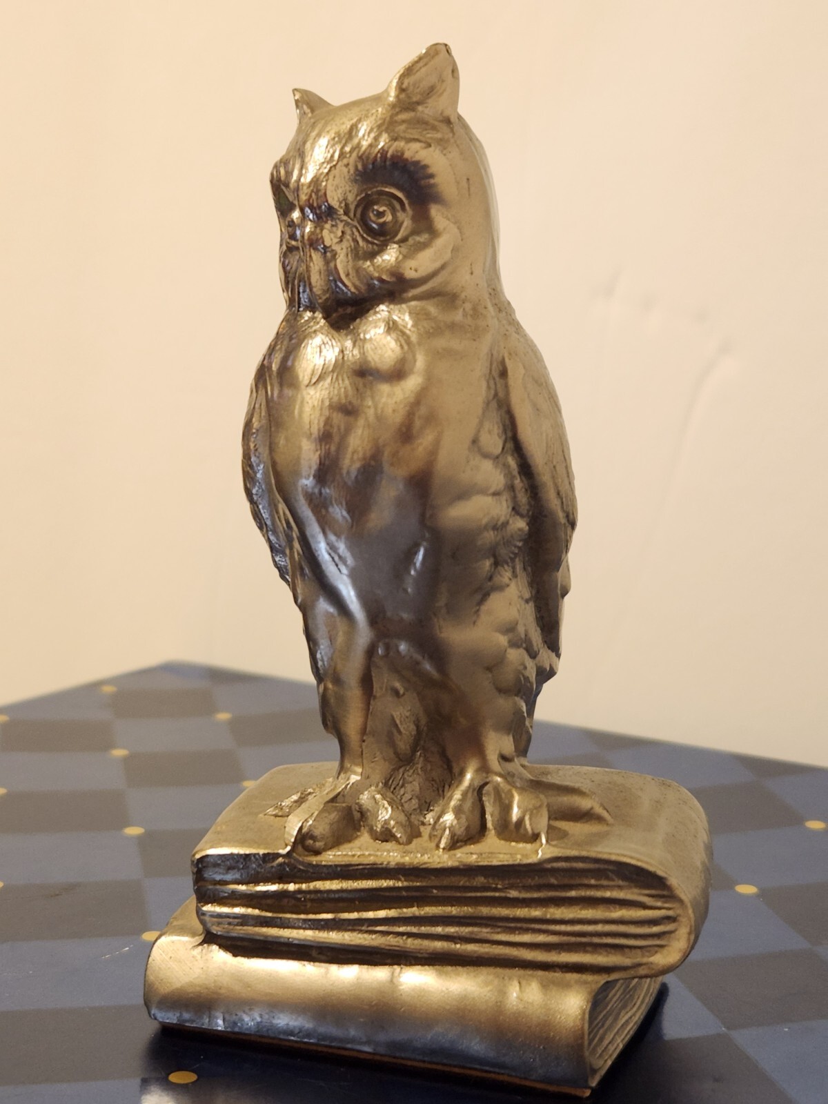 BEAUTIFUL VINTAGE 4.75″ PEWTER OWL FIGURINE OWL SITTING ON SACK OF BOOKS HEAVY