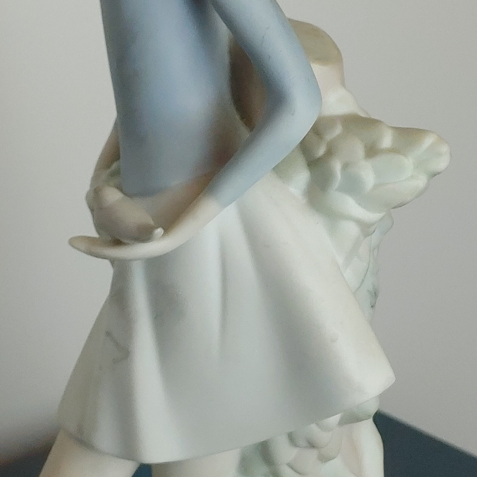 Vtg NAO LLADRO Girl with Bird in Hand Figurine Matte Finish 10-1/2″ Stamped R1