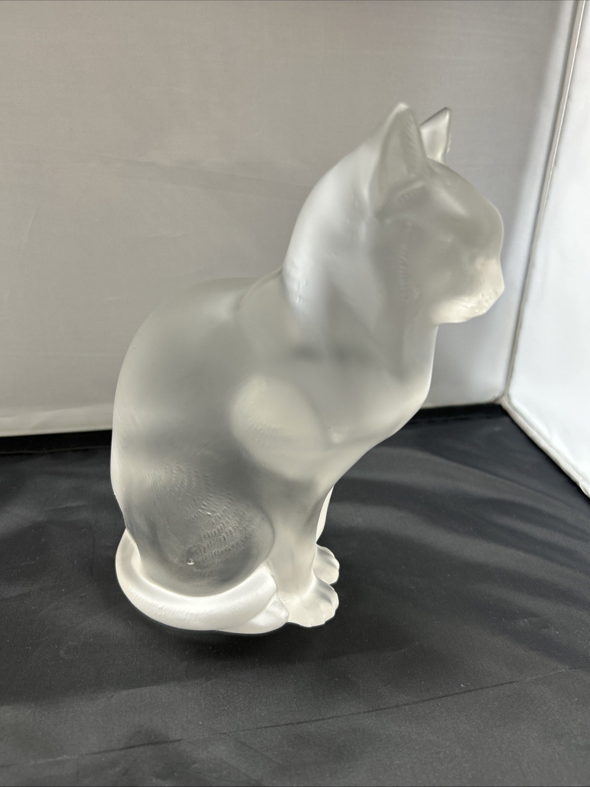 Lalique Crystal “Chat Assis” Frosted Sitting Cat Sculpture – Signed France