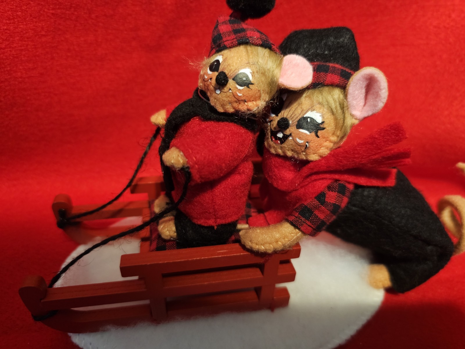 Anna Lee 5in Winter Woods Sledding Mice, 2021, 610021, Plaid girl and boy outfit