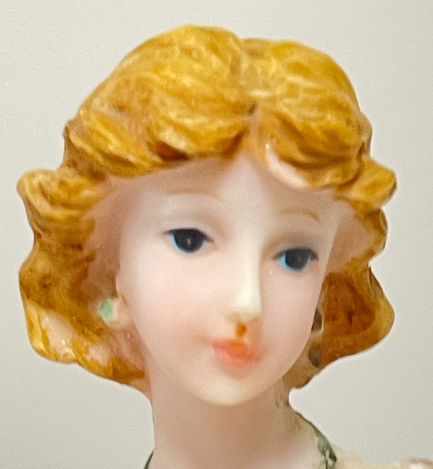 Vintage 9″ Victorian Lady Figurine Wood Base Turtle King Giovanni Giftware