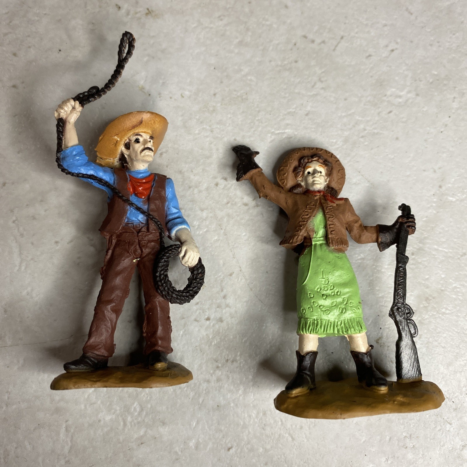 Th 2.5″ Annie Oakley & Cowboy Lasso Figure Plastic Western Safari Ltd Cake Top