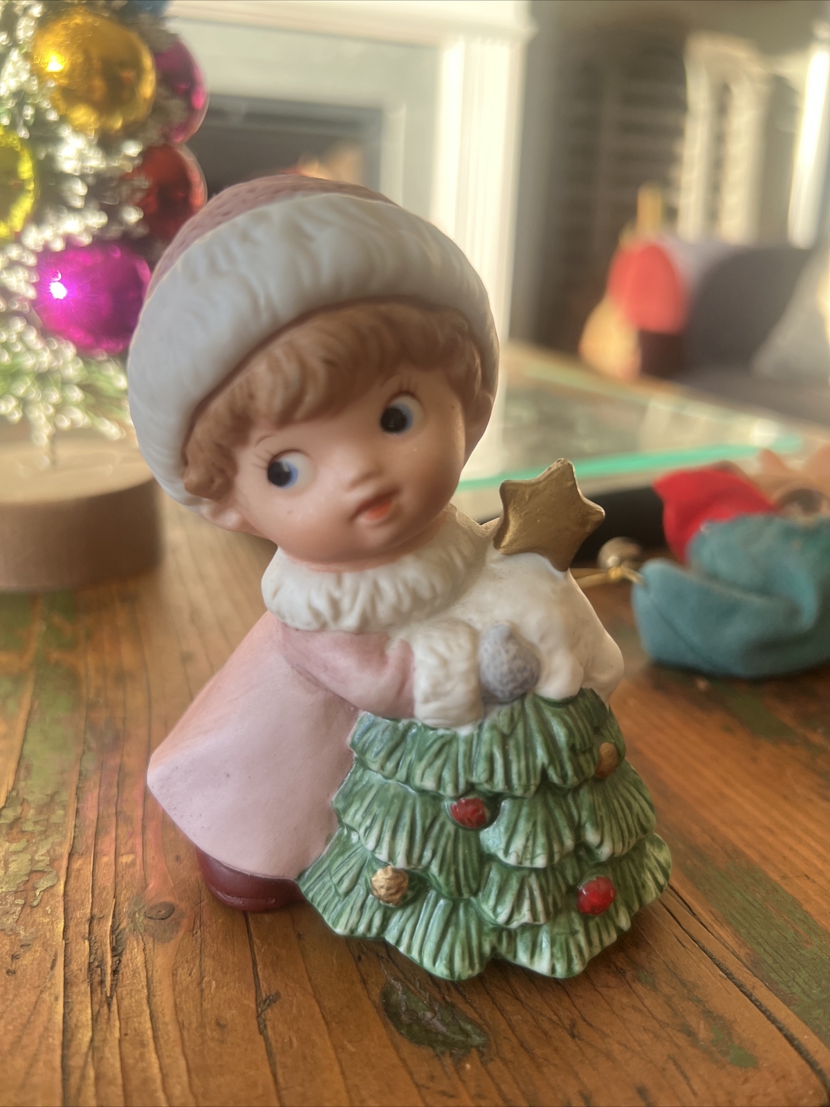 Vintage HOMCO 5556 Girl Decorating Christmas Tree 4” Figurine So Cute!
