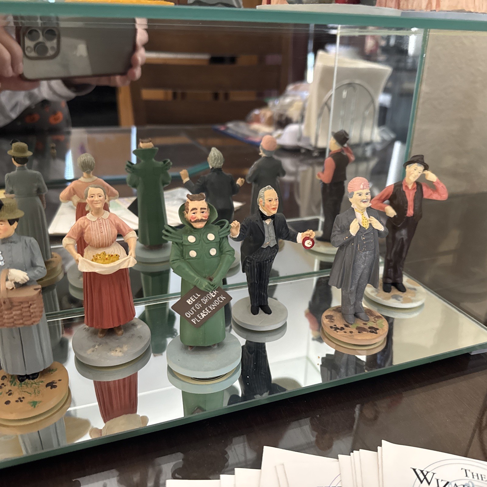 Franklin Mint Wizard of OZ Set of 20 Figurines Handmade glass case, 20 Booklets