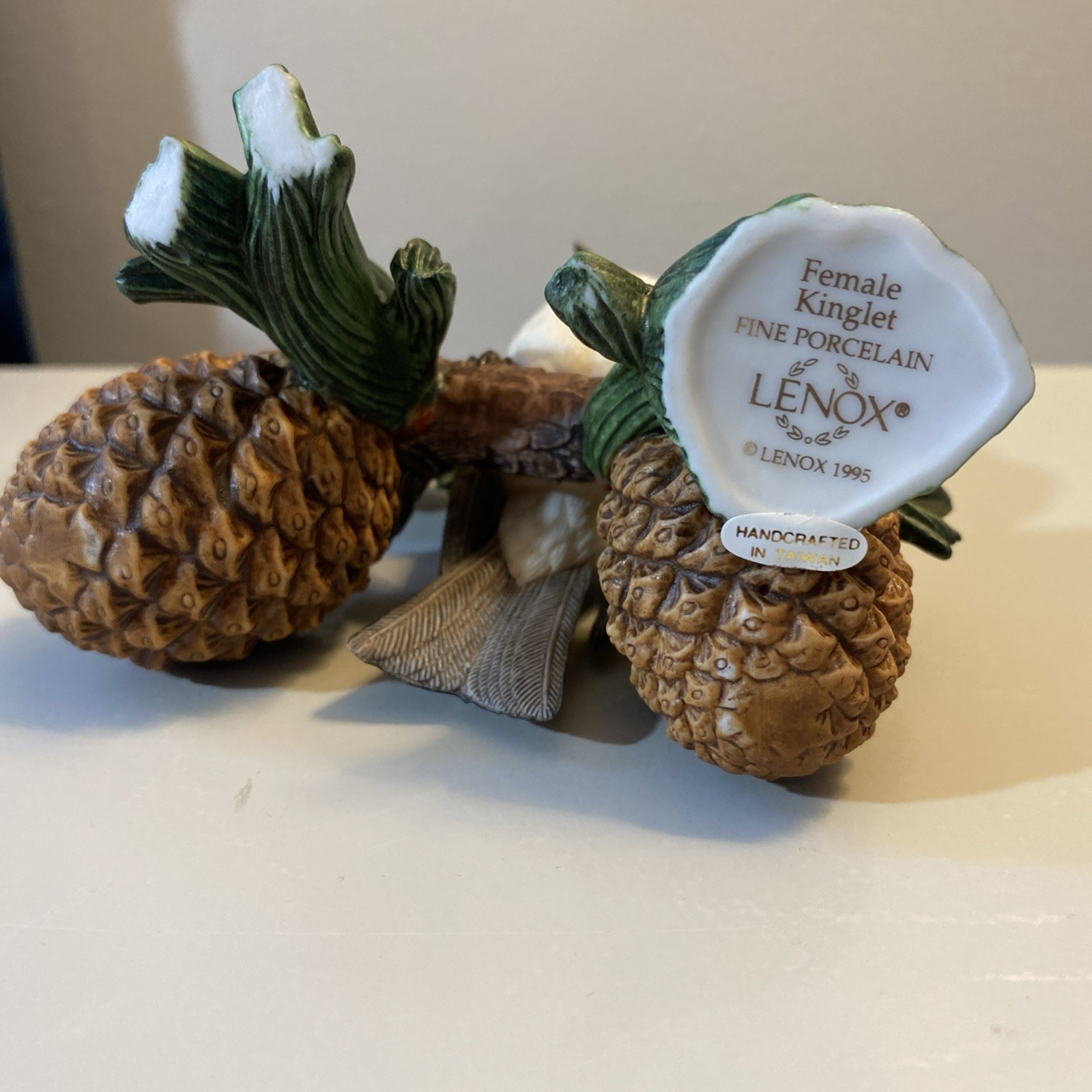 Lenox Garden Birds Figurines Female Kinglet 1995 Taiwan Pinecone Branch