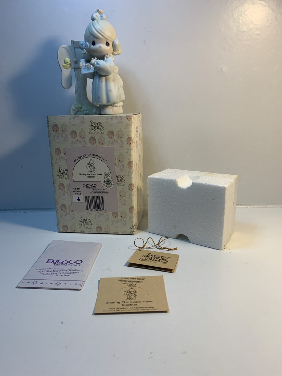 Precious Moments 1991 Symbol of Membership SHARING THE GOOD NEWS TOGETHER C0011