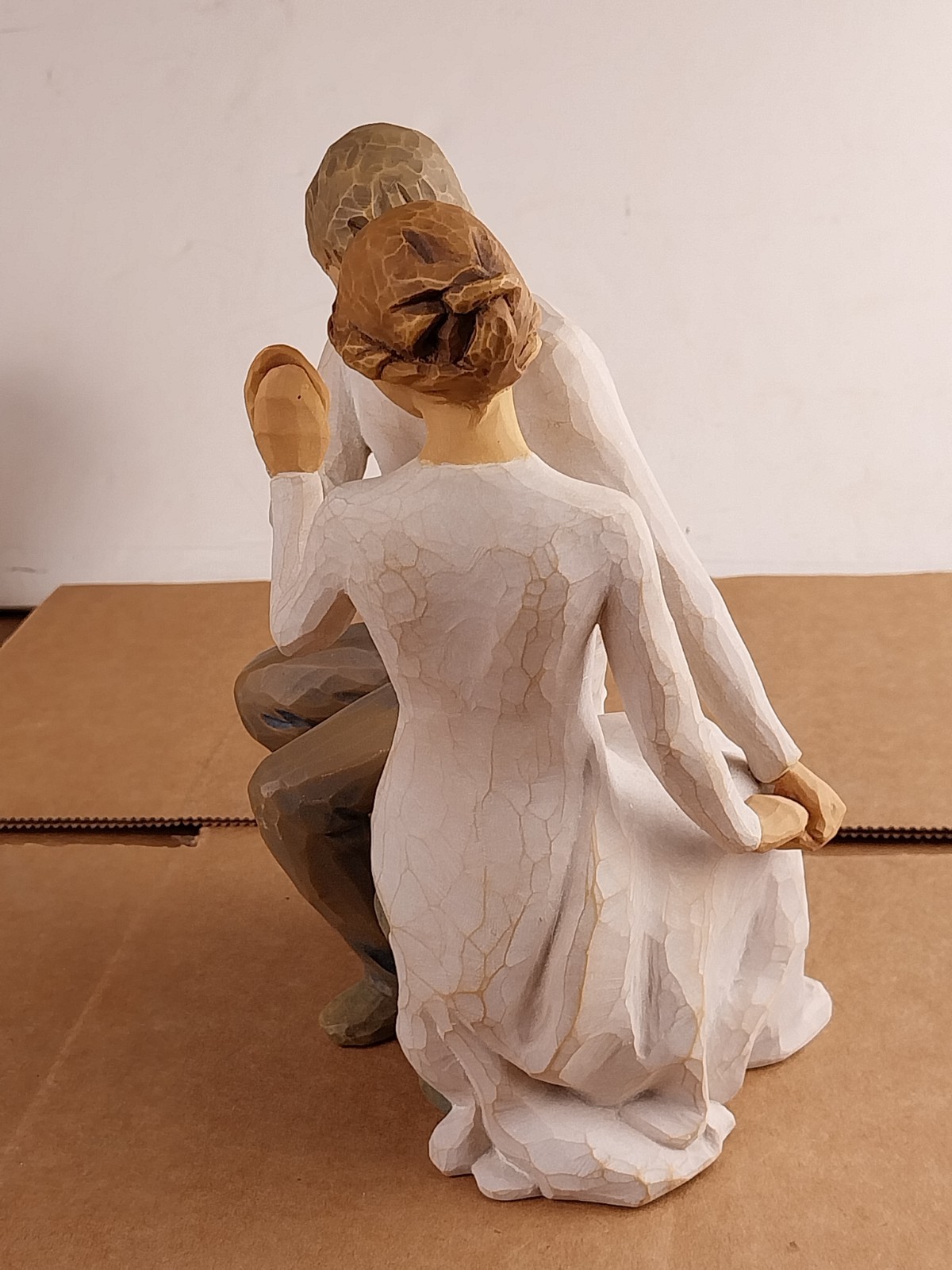 Willow Tree Figurine Around You 27182 By Susan Lordi Demdaco
