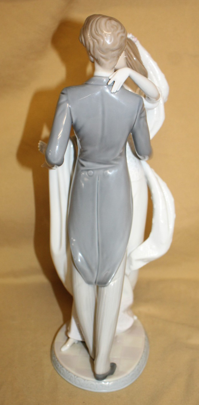 LLADRO ‘I LOVE YOU TRULY’ COUPLE #1528 FIGURINE – BRIDAL LOVE WEDDING – MINT