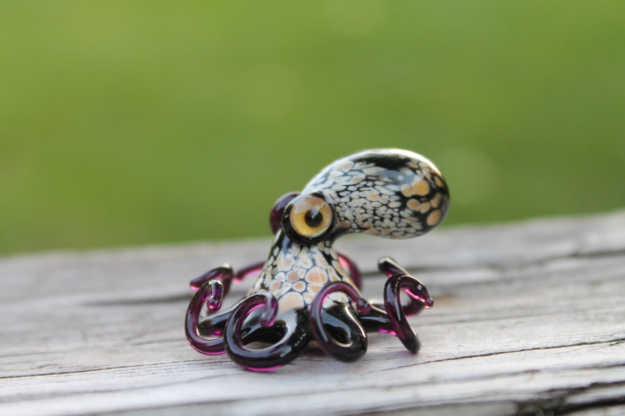 Beige Black Handmade Glass Octopus Figurine – Lampwork Animal – Miniature
