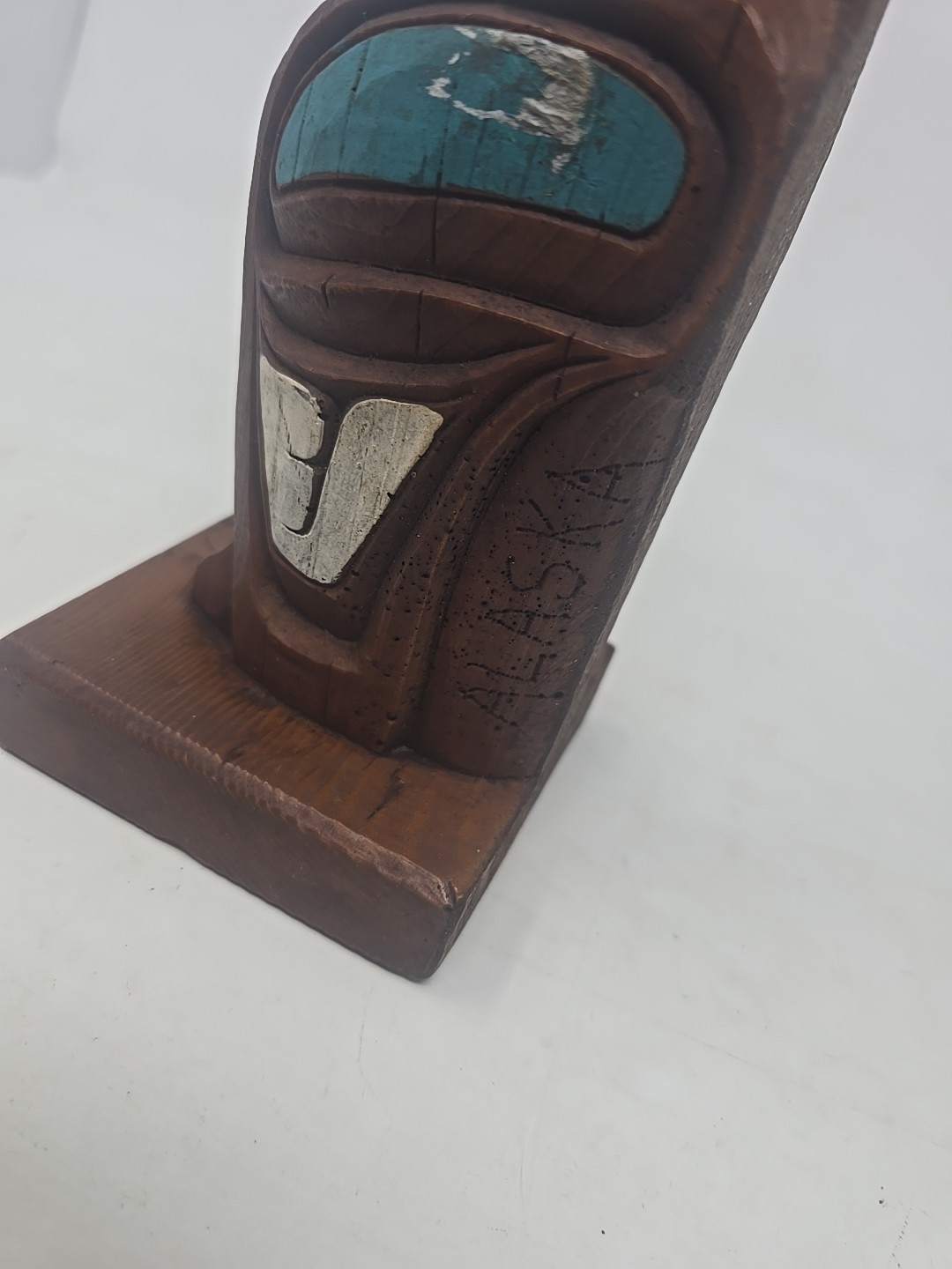 Tufflukk Alaska Wooden Look Totem Pole 8.5 inches Red Teal White