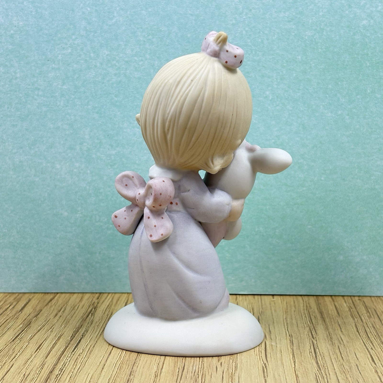 Precious Moments E-1372 ‘Jesus Loves Me’ Figurine girl/rabbit-1977