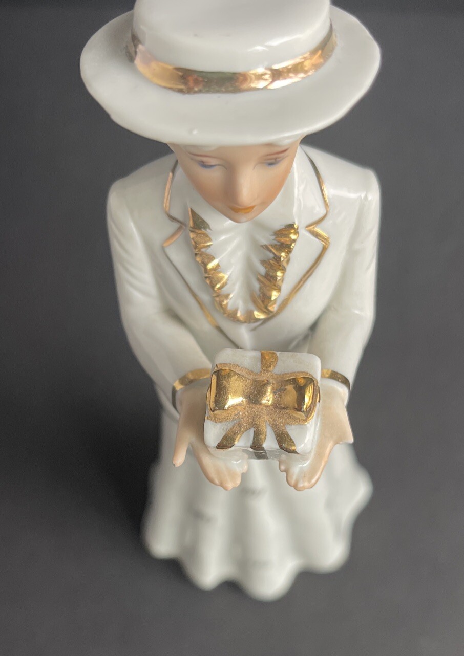 Vtg Piero Elegant Lady w/ Present – Gold Trimmed Porcelain Figurine *SEE PHOTOS*