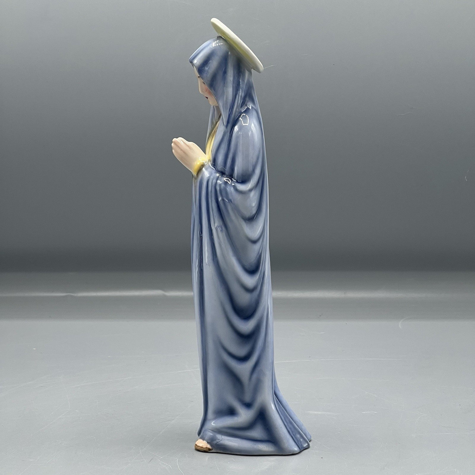 Vtg 9” Praying Madonna Figurine Virgin Mary White Blue Porcelain Vienna Keramos