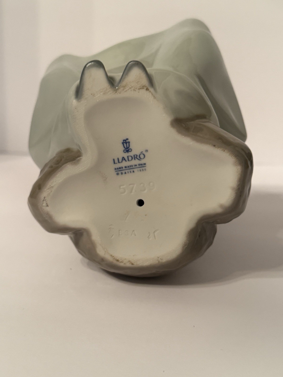 Lladró porcelain figurine titled “Lap Full of Love” (#5739)
