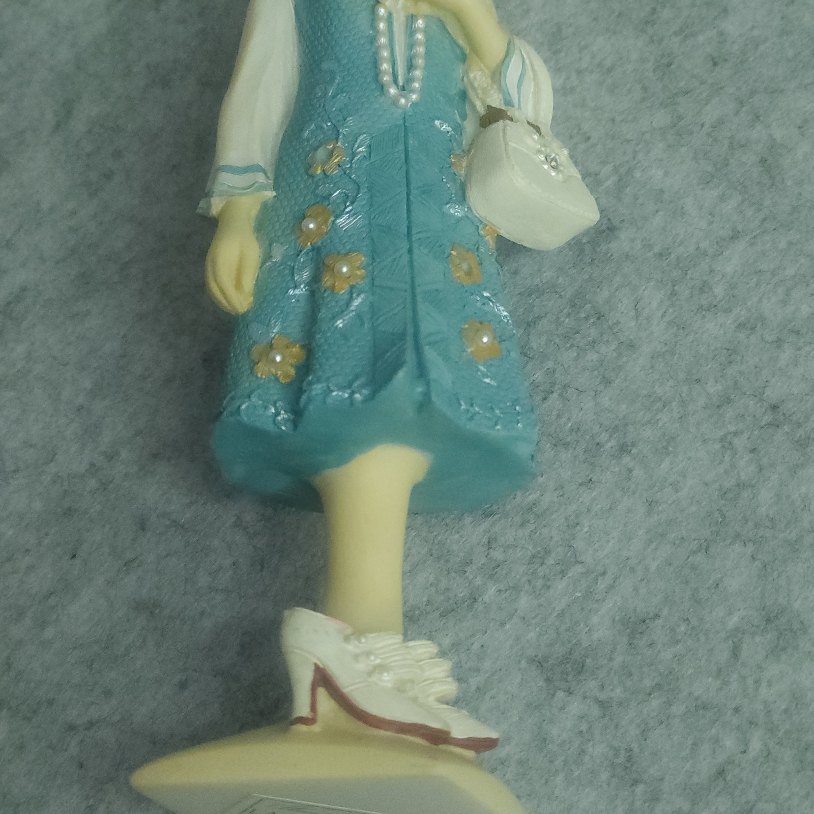 Lady Elizabeth of London Women of the World Figurine Resin Lady Hat Purse 5.75″