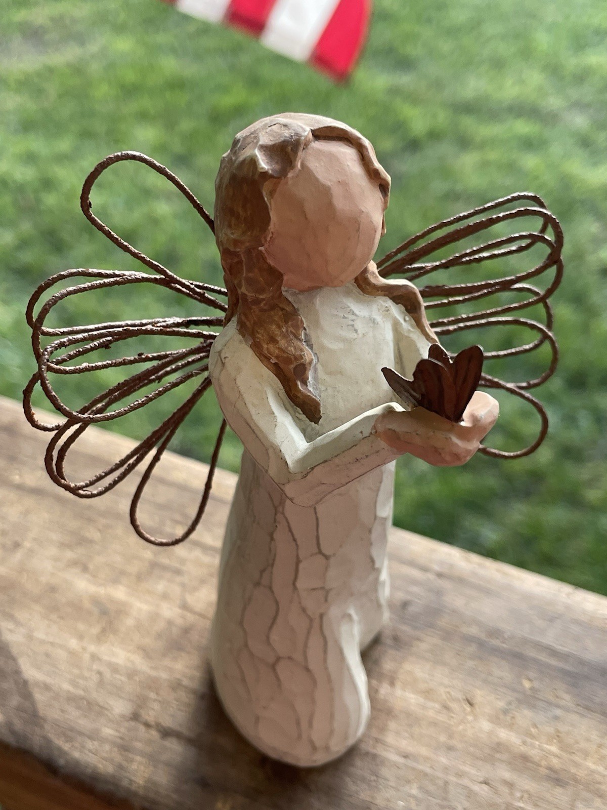 Willow tree -Sue Lordi Angel Of Freedom Figurine-holding butterfly 2000 5”t 3.5D