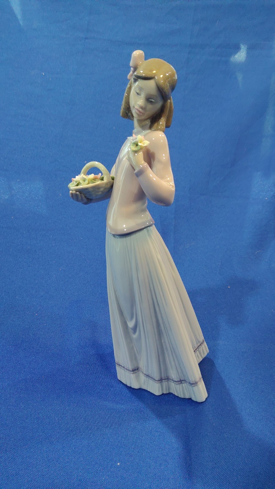 Lladro “Innocence in Bloom” 7644 Porcelain Figurine 1996 With Original Box Mint