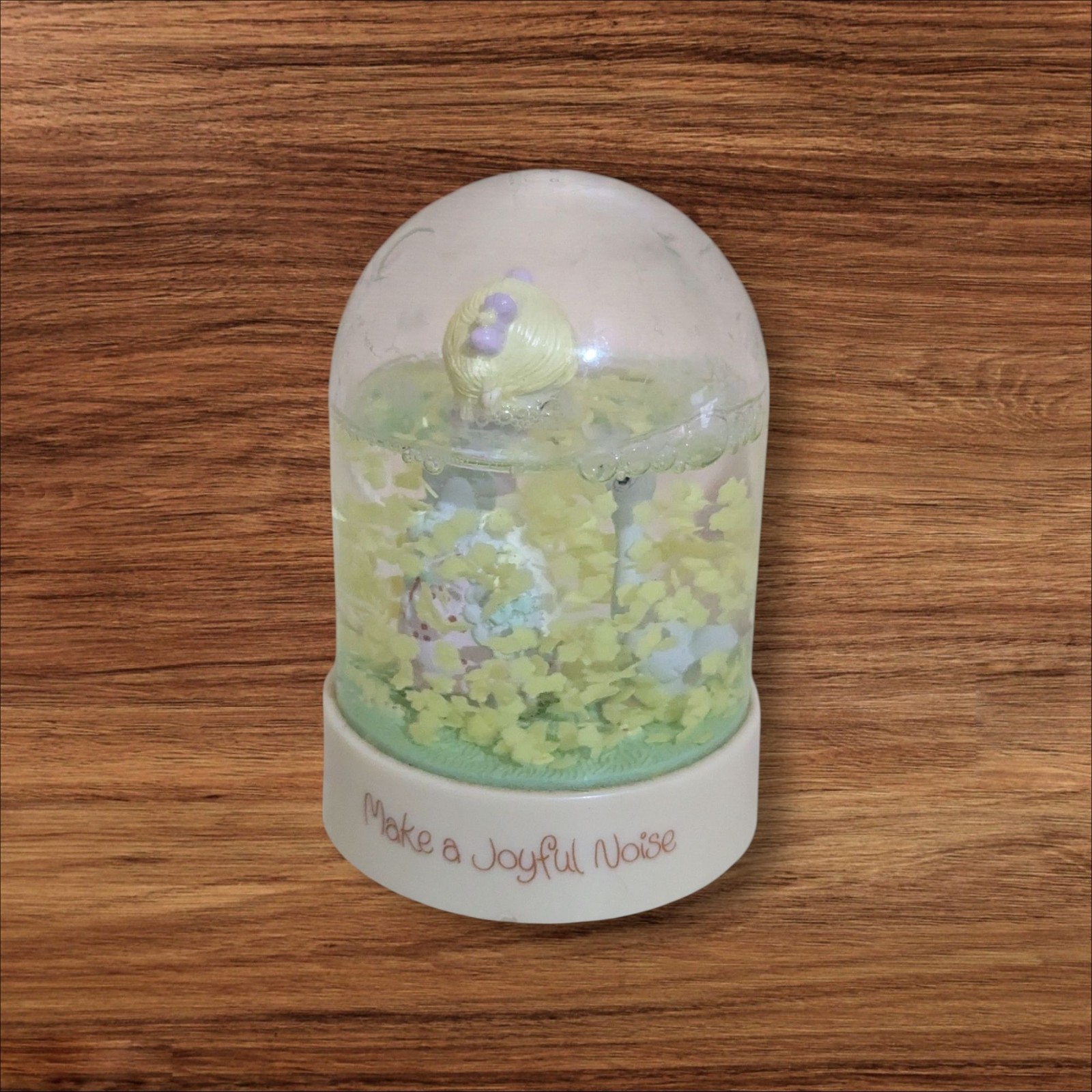 Precious Moments “Make A Joyful Noise” Snow Globe Figurine Yellow Glitter 3.5″