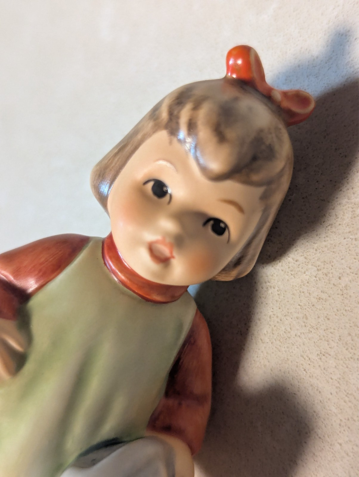 Goebel Hummel Figurine, #729, “Nature’s Gift”, 1996, TMK7, 3.50″ tall
