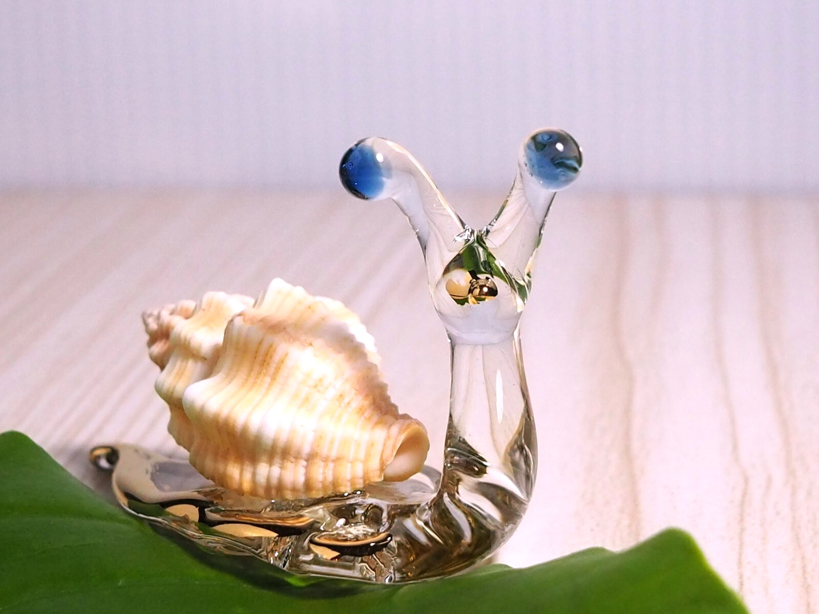 Snail figurine Seashell handmade blown glass art 2.25in Decor Gift – Cute