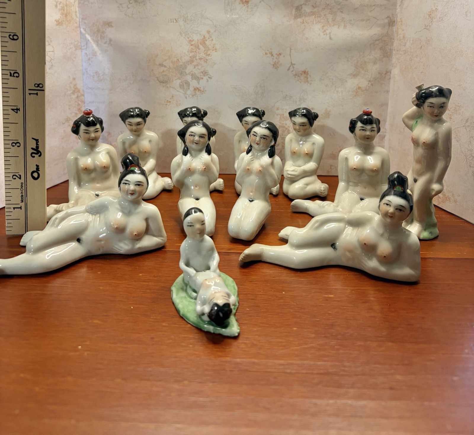 Antique German Tin Dollhouse Bathroom Room Box w/ Nude Bathing Beauty China Set