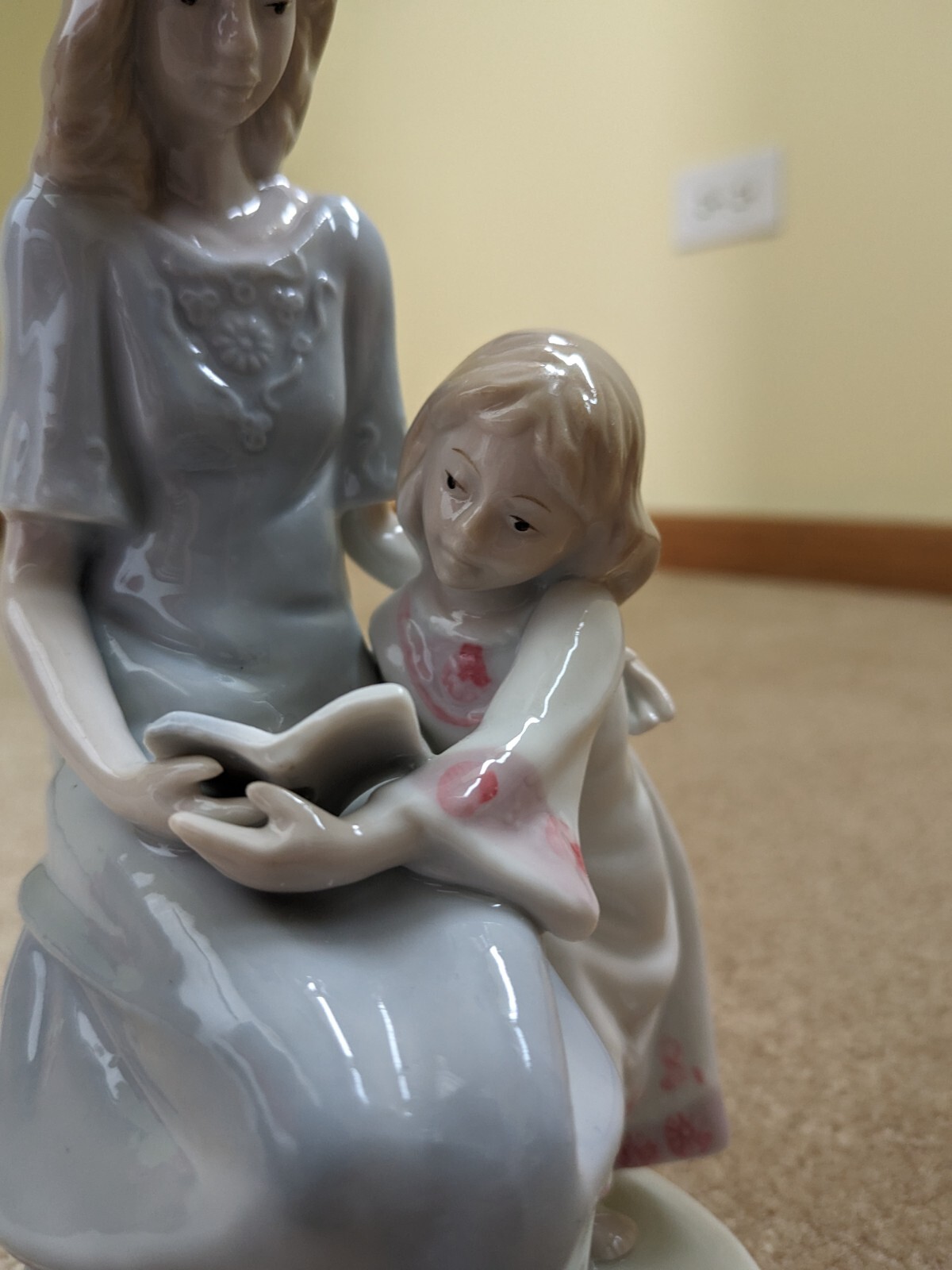 VTG FIGURINE MOTHER AND CHILD READING A BOOK BEAUTIFUL PASTELS 8″ TALL