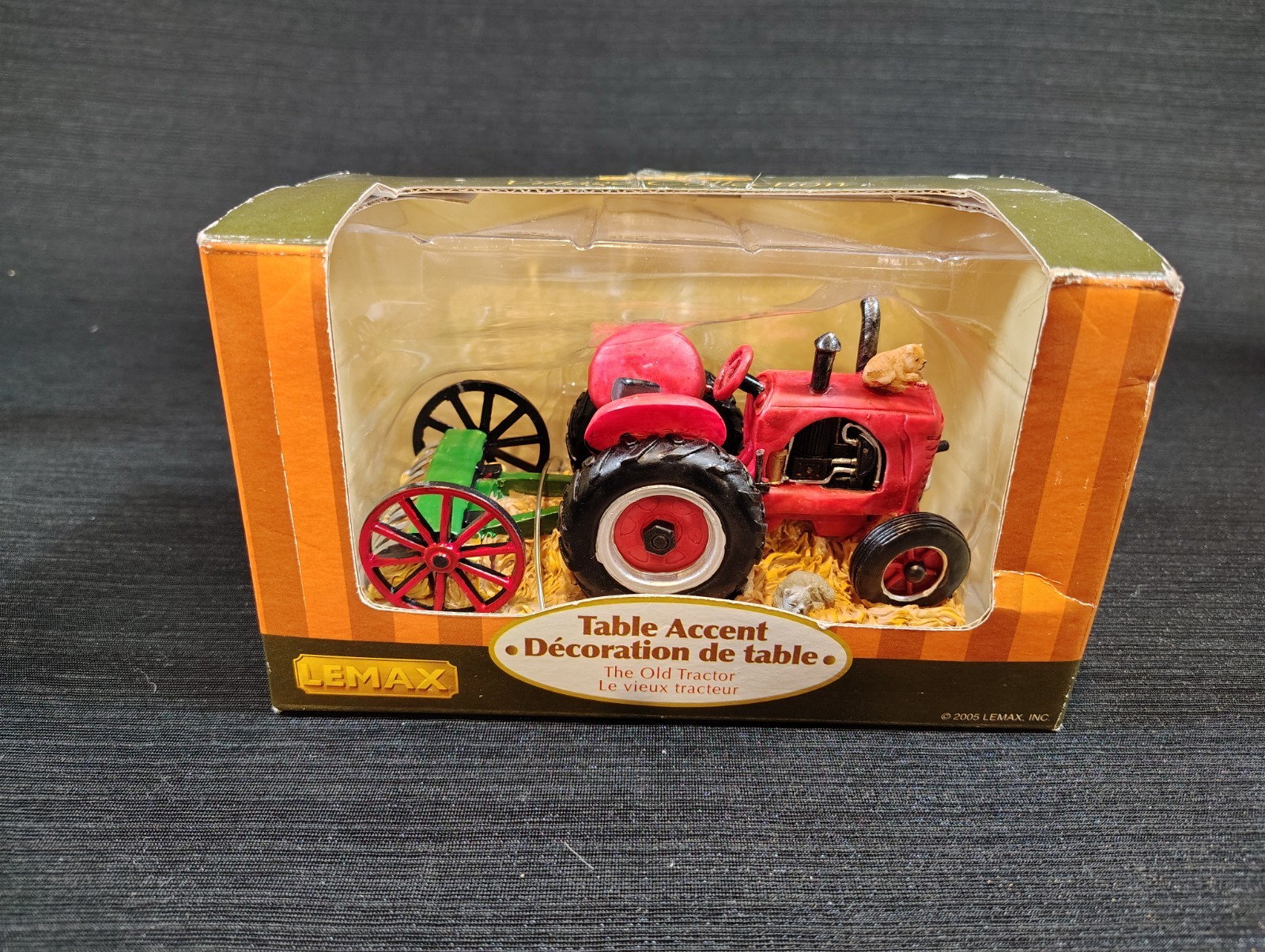 VTG, 2005, Lemax, Village Collection, “The Old Tractor” Table Accent, Retired