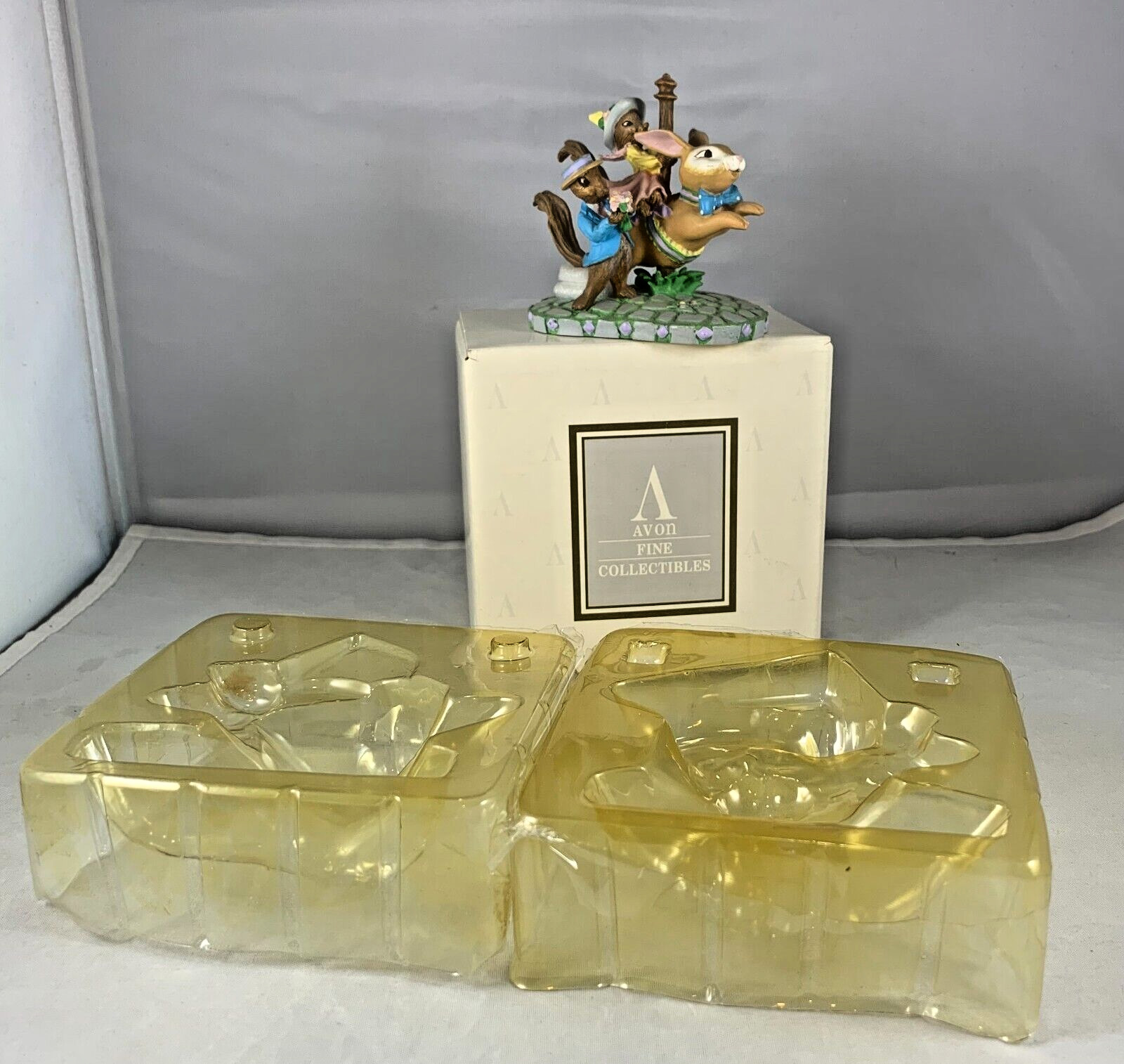 AVON CAROUSEL WONDERLAND MINIATURES COLLECTION “FLOWERS FOR A KISS”