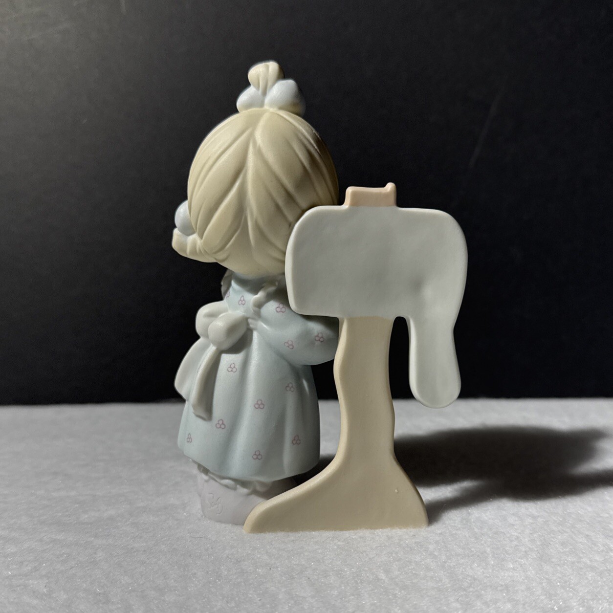 Precious Moments Figurine – Sharing The Good News Together -1991 Symbol Member..