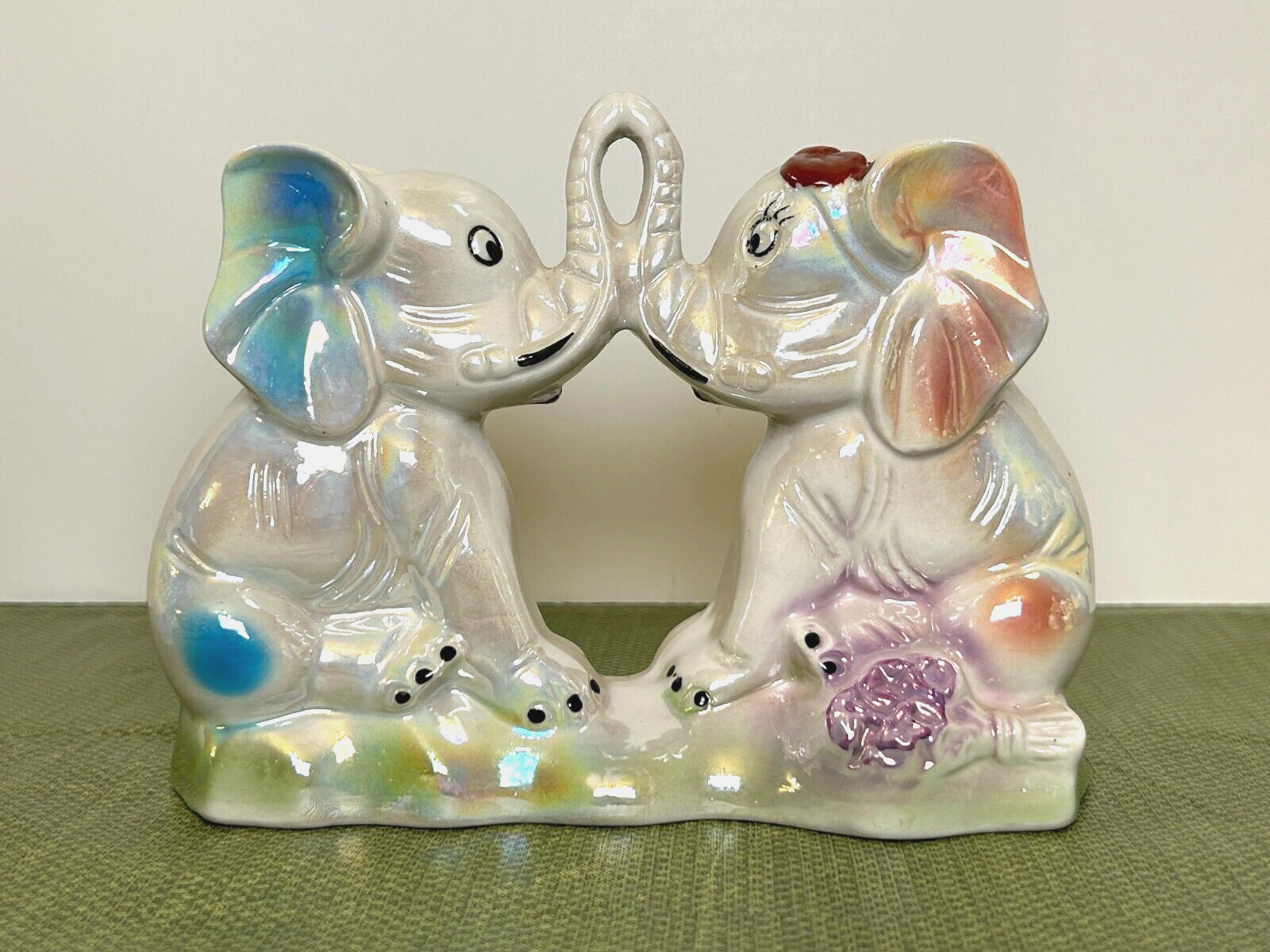 VTG Elephant Figurine Iridescent Pearlized Kissing Couple High Gloss 7.5″ Long