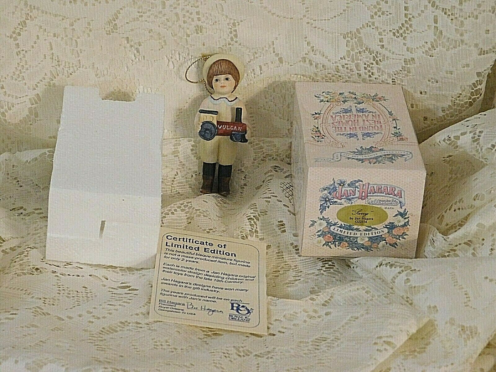 Figurine Jan Harara Collectables Parry Porcelain 3 1/2 Inches Tall