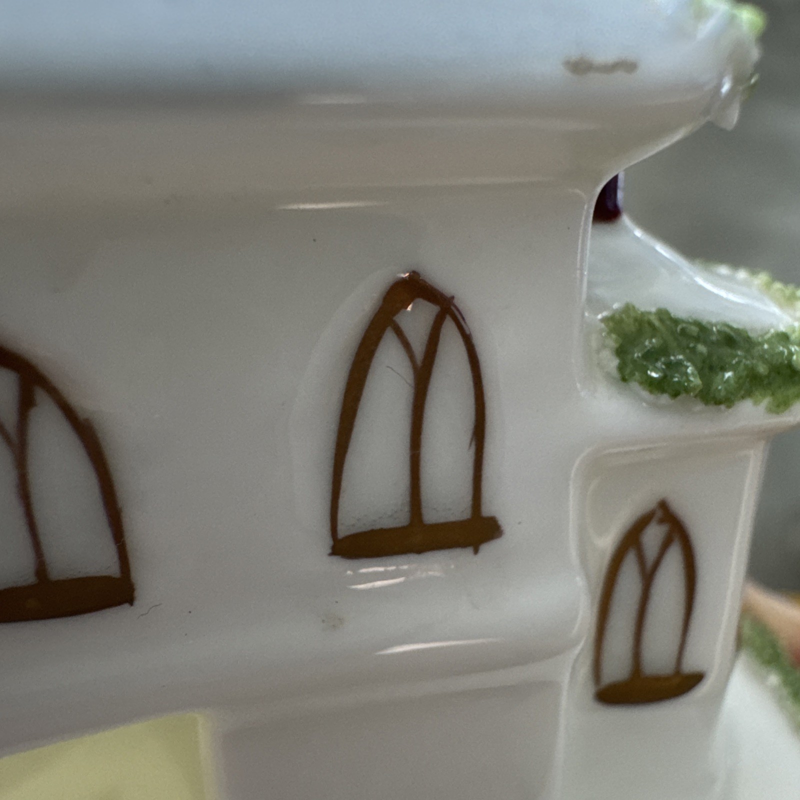 Coalport Keepers Cottage Fine Bone China Made In England 3.5 In