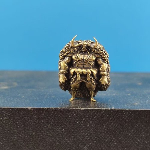 1PC 28mm Copper Furry Beast Statue – Fantasy Monster Metal Art Ornament