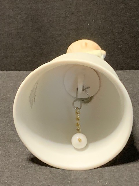 PRECIOUS MOMENTS E-5211 GOD UNDERSTANDS (BELL) 1980 J&D w/BOX-VGC