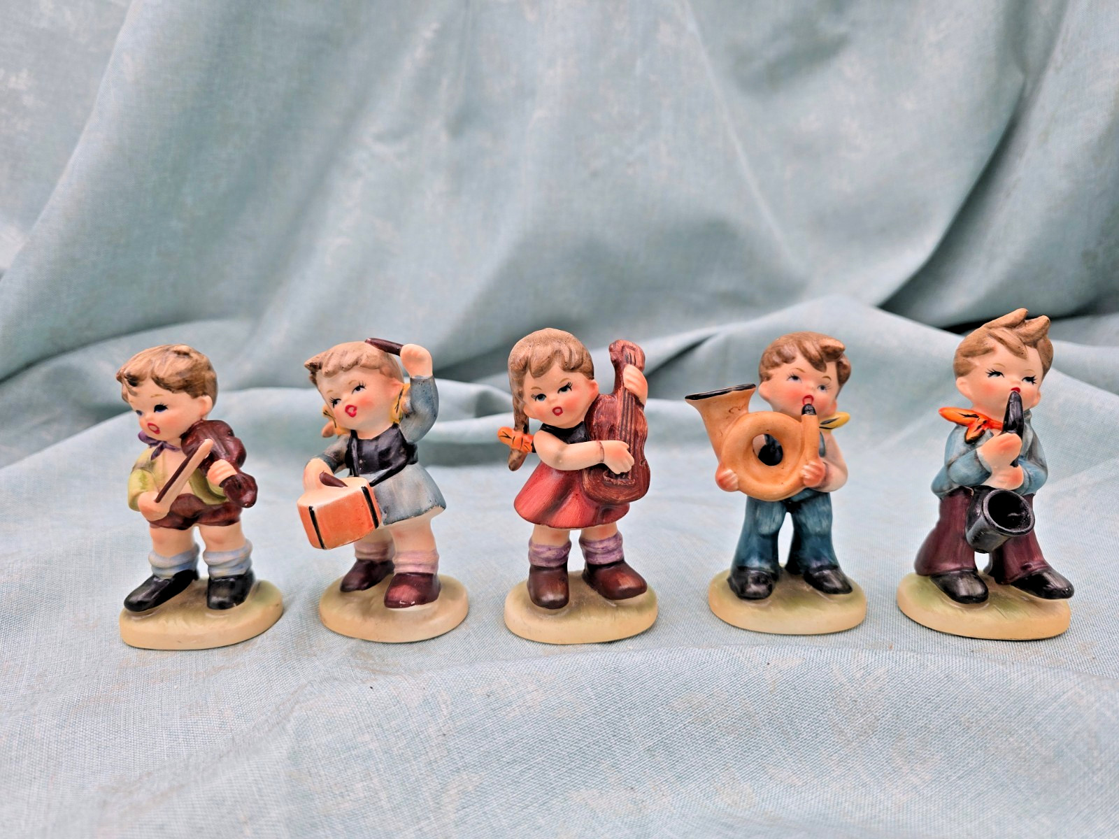 LOT OF 5 GOEBEL HUMMEL FIGURINES