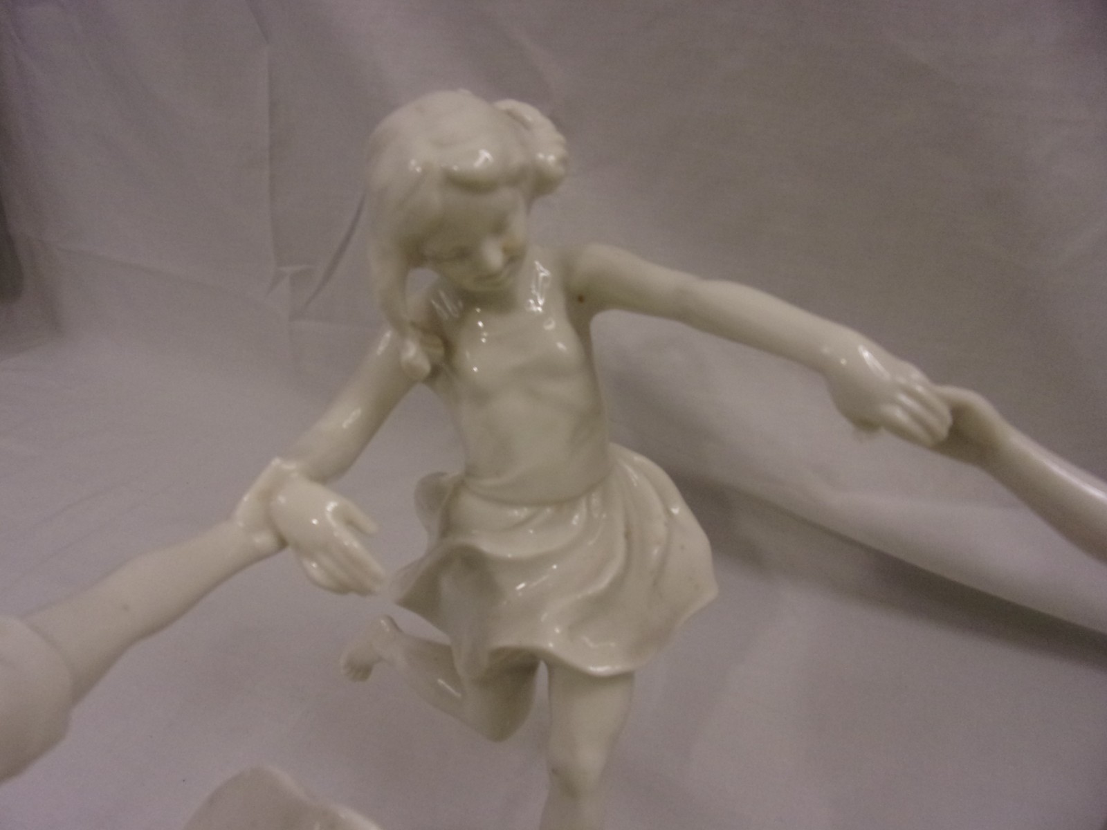 “MAY DANCE” LORENZ HUTSCHENREUTHER KARL TUTTER 3 GIRLS DANCING GERMAN PORCELAIN