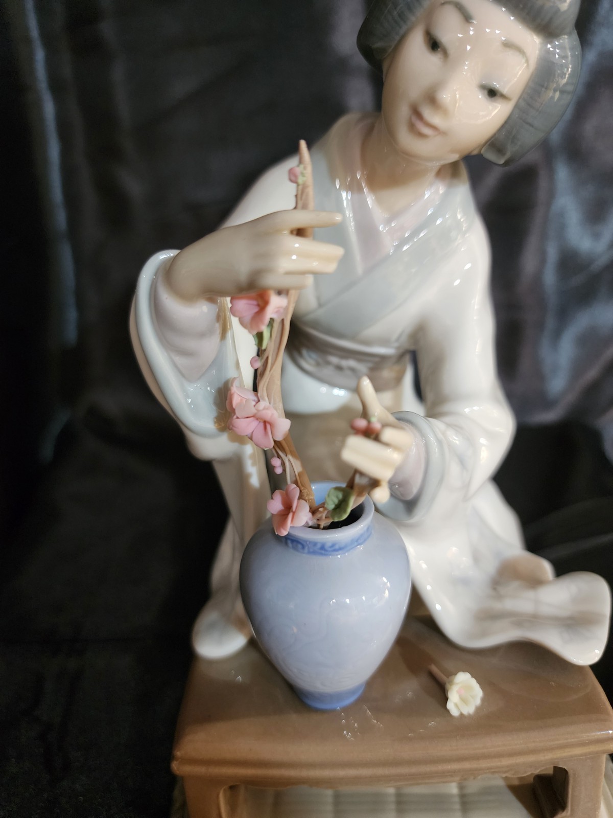 Vintage Lladro “Geisha Flower Arranger” Figurine #4840 (2)