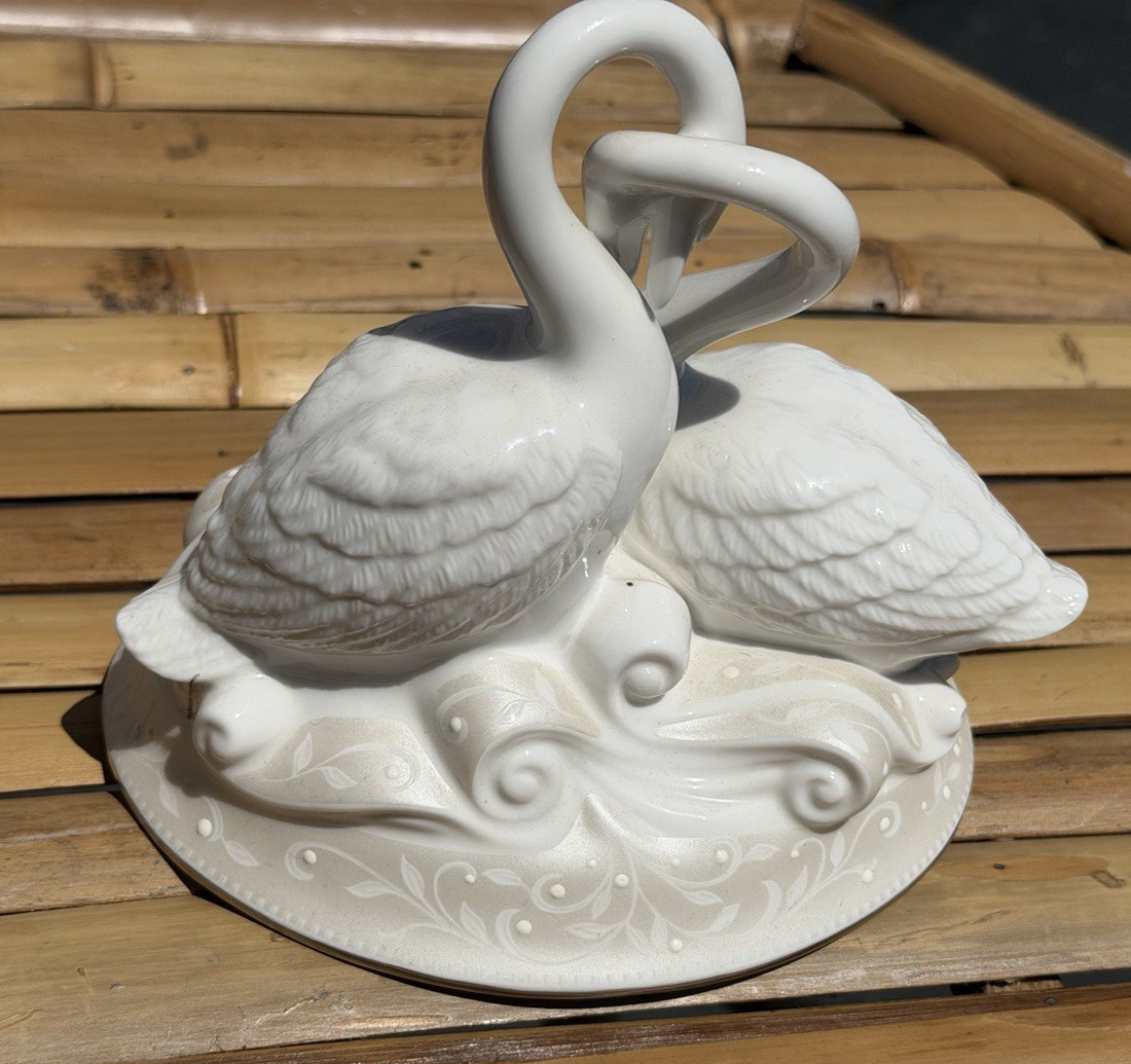 Lenox Wedding Promises Opal Innocence Swans Cake Topper Centerpiece EXCLNT Cond