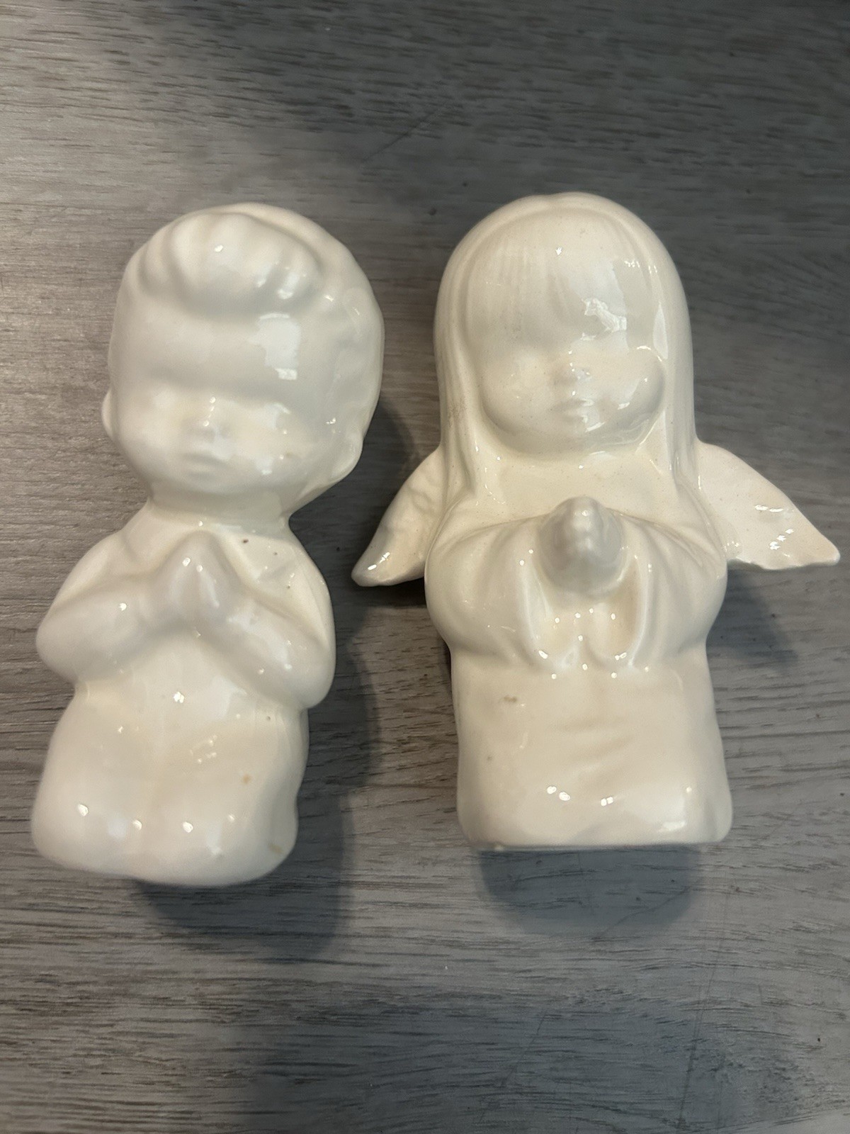VINTAGE WHITE PORCELAIN PRAYING LITTLE GIRL AND ANGEL 3.5 INCHES TALL Figurines