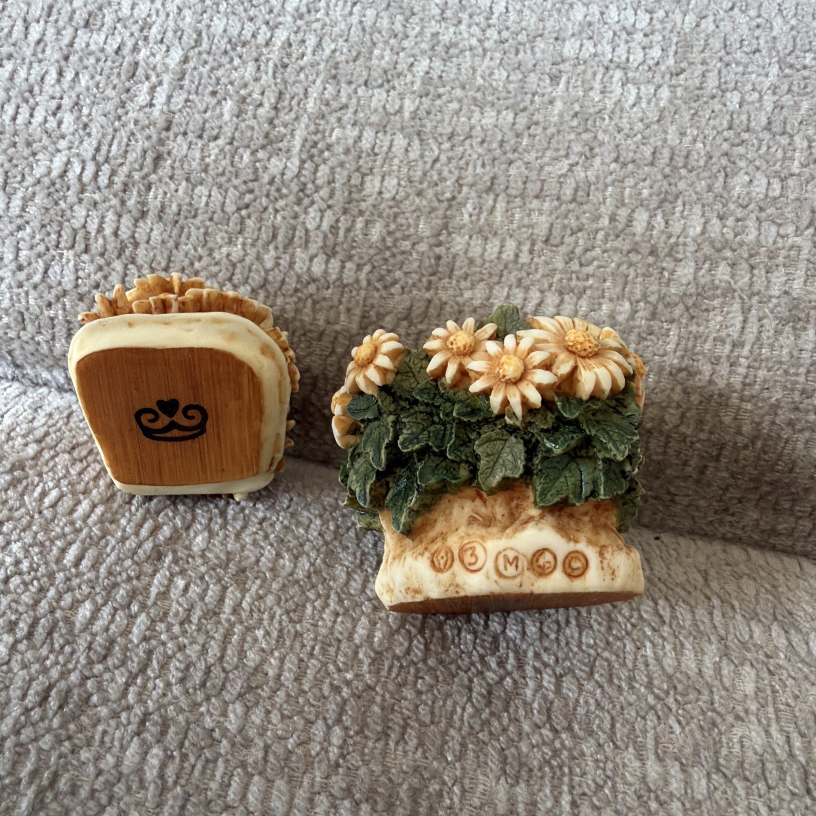 Harmony Kingdom Lord Byron’s The Ladybug Garden Daisy Trinket Box Approx 2″ x 2″